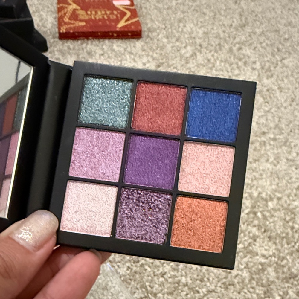 HUDA BEAUTY gemstone Eyeshadow Palette new